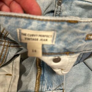 Madewell-The curvy, perfect vintage Jean, size 24